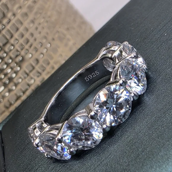 💎 7-Carat Moissanite Silver Ring – Brilliant D-Color Stones, S925 Silver - Picture 2 of 7